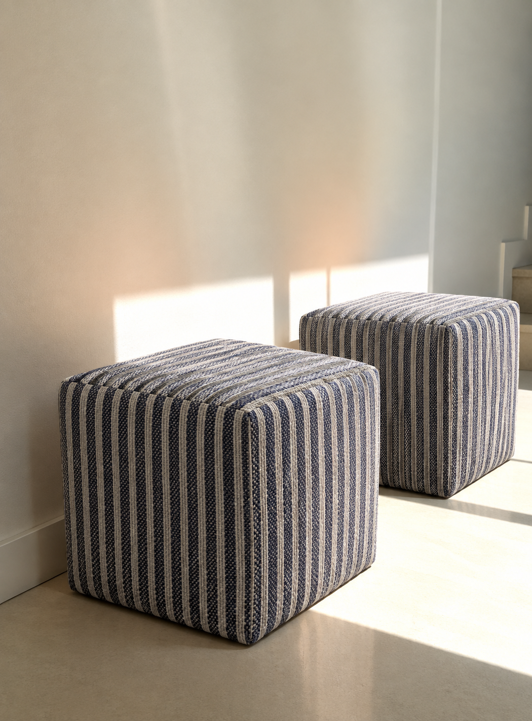 Eckiger Pouf