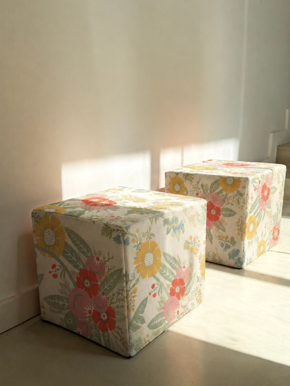 Eckiger Pouf