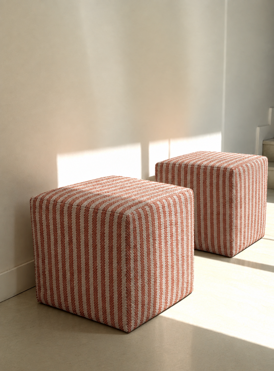 Eckiger Pouf